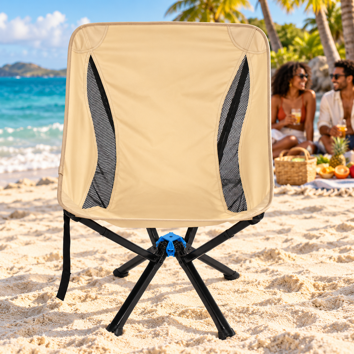 Chaise pliante beige sur une plage des Caraïbes